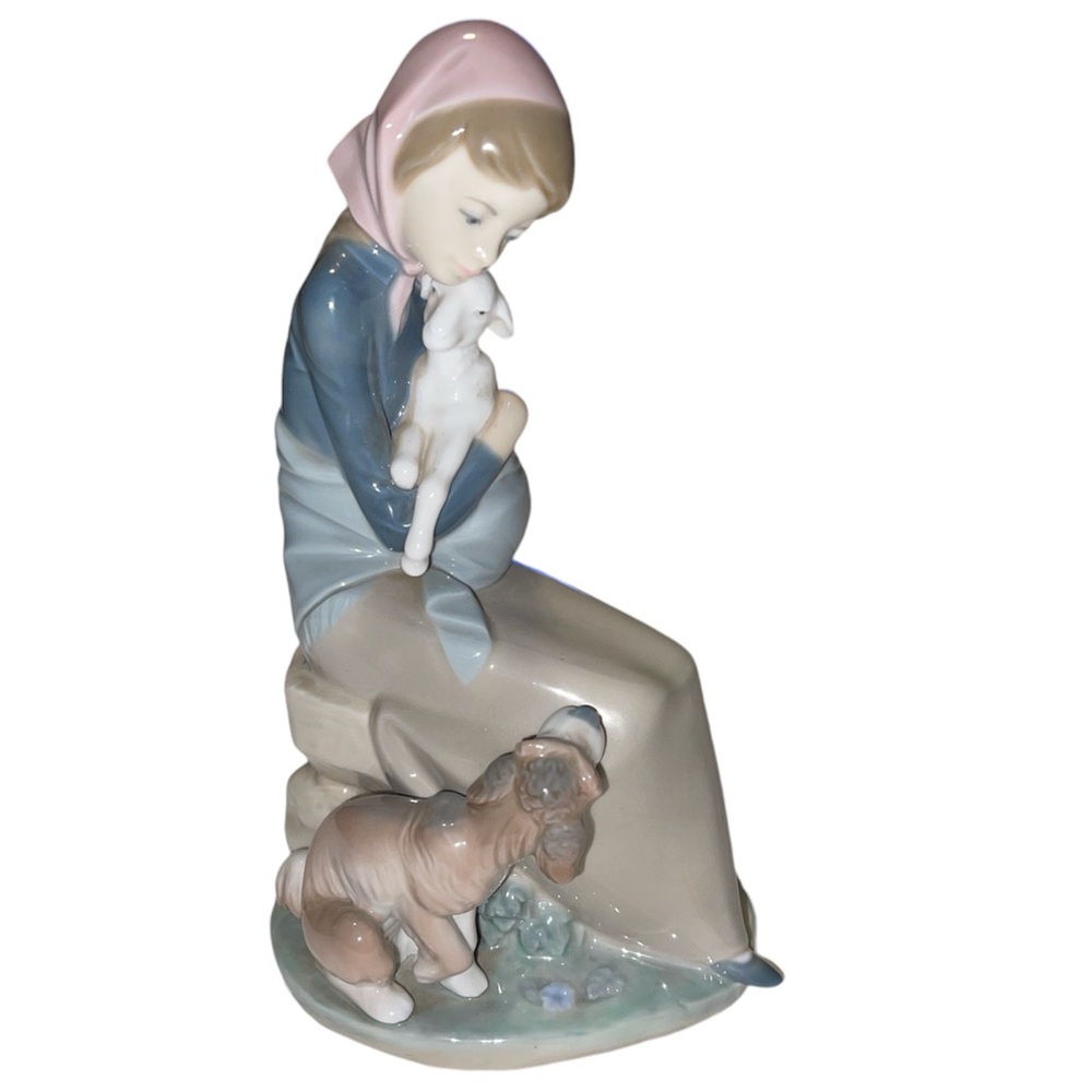 LLADRO Devotion‎ Figurine Girl W/Lamb & Dog Glossy Porcelain Handmade Spain